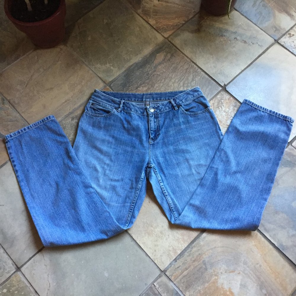 Straight-Fit Boyfriend Jeans - Picture 8 of 16